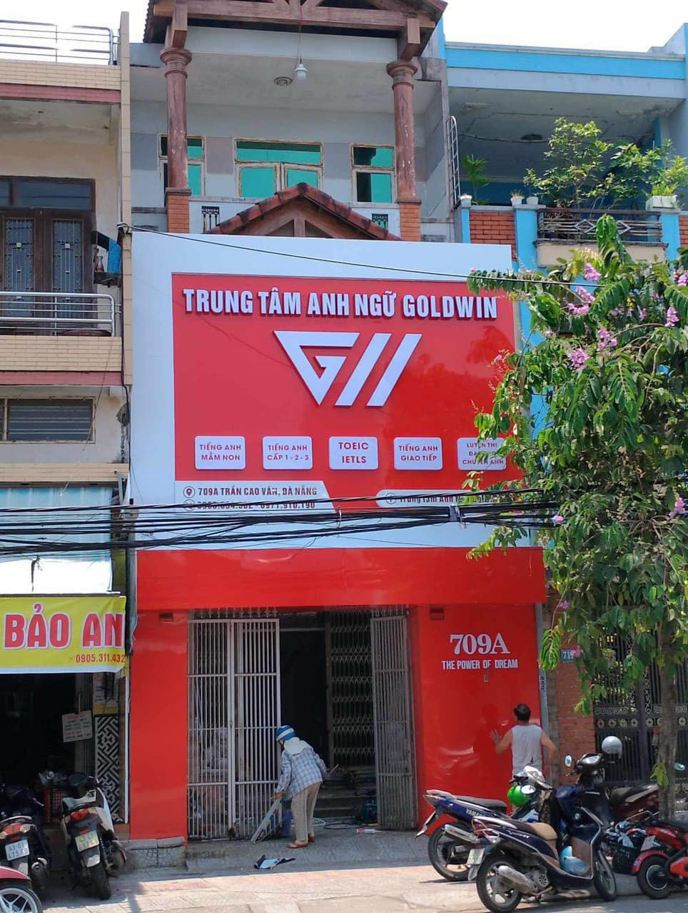 THI CÔNG ỐP TOÀN BỘ ALU MẶT TIỀN VÀ CHỮ MICA SÁNG ĐÈN TẠI ĐÀ NẴNG