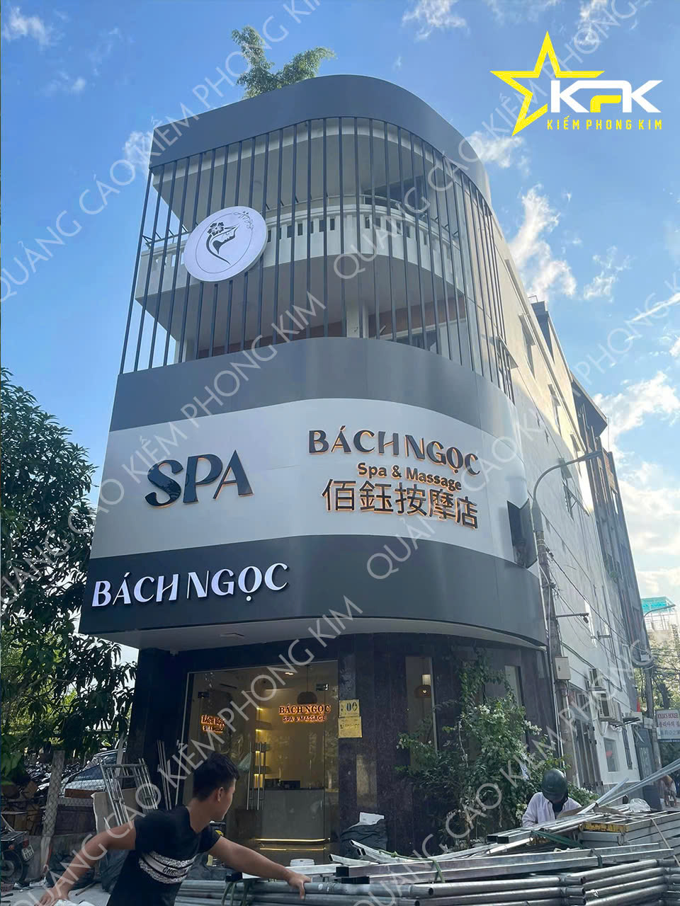 THI CÔNG BẢNG HIỆU ALU CHỮ SÁNG ĐÈN HẮT CHÂN TẠI SPA BÁCH NGỌC